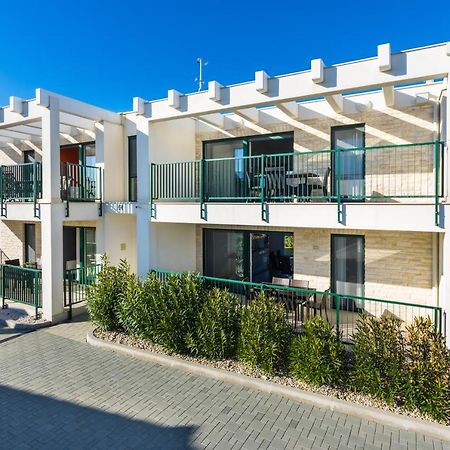 נין Queen Beach Apartments מראה חיצוני תמונה