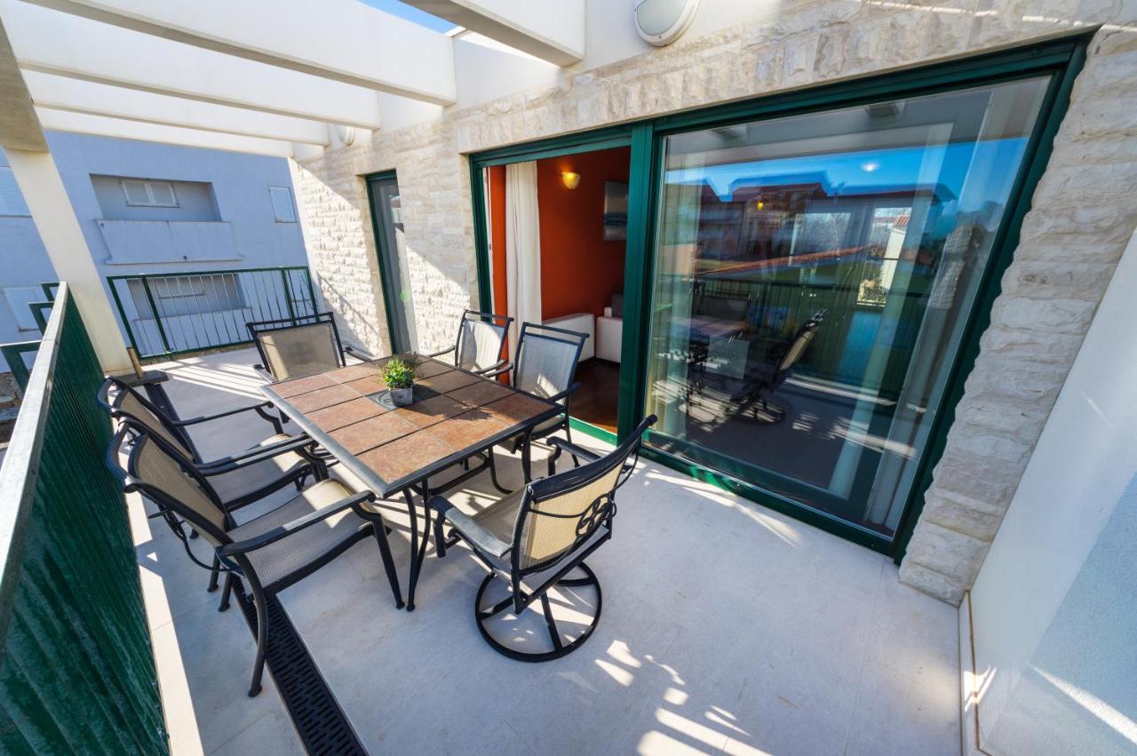 נין Queen Beach Apartments מראה חיצוני תמונה