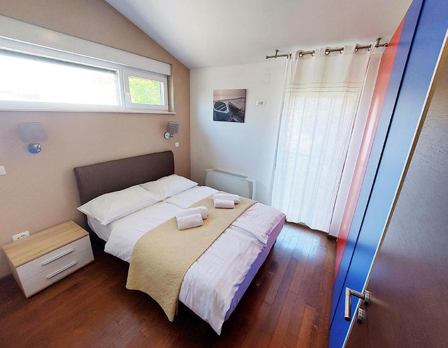 נין Queen Beach Apartments מראה חיצוני תמונה