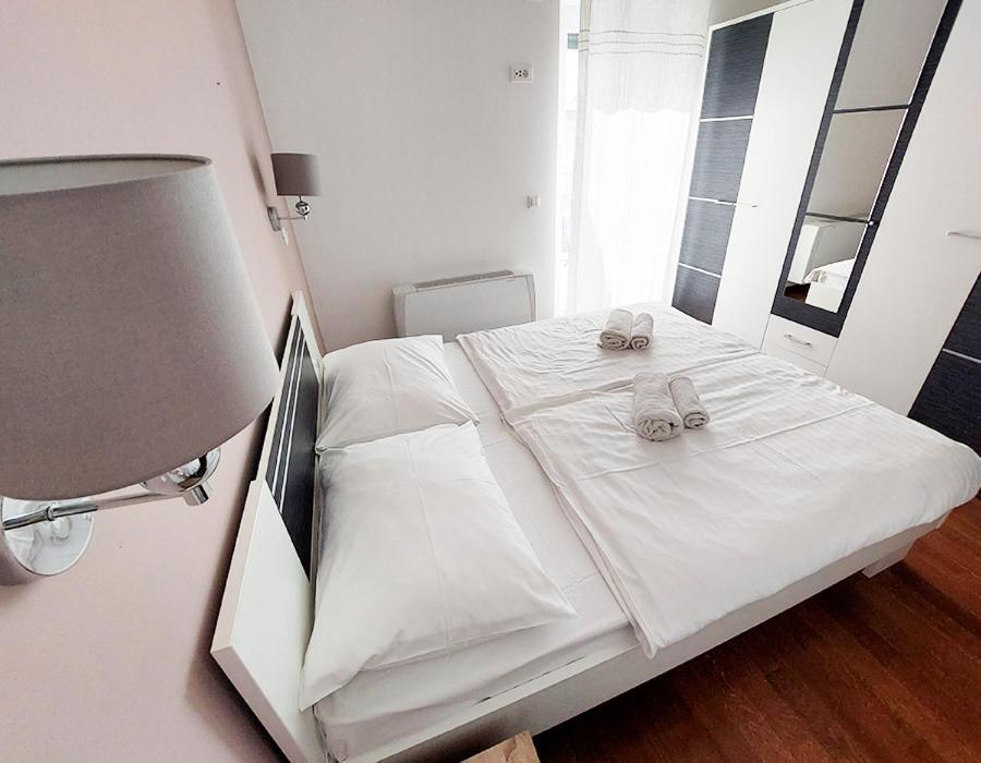 נין Queen Beach Apartments מראה חיצוני תמונה