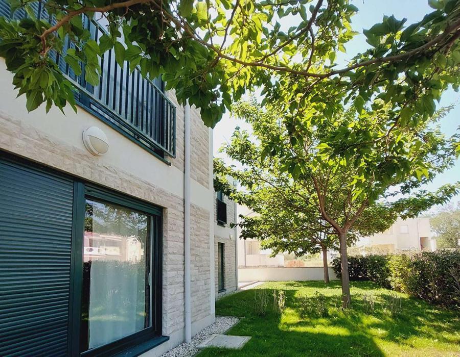 נין Queen Beach Apartments מראה חיצוני תמונה