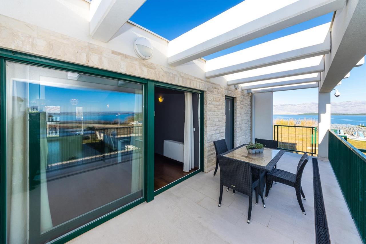 נין Queen Beach Apartments מראה חיצוני תמונה