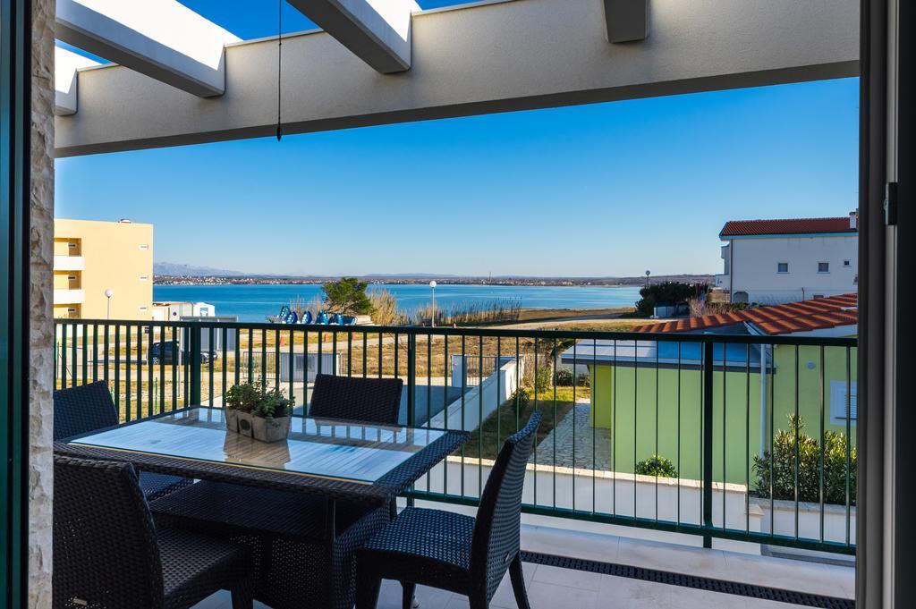 נין Queen Beach Apartments מראה חיצוני תמונה