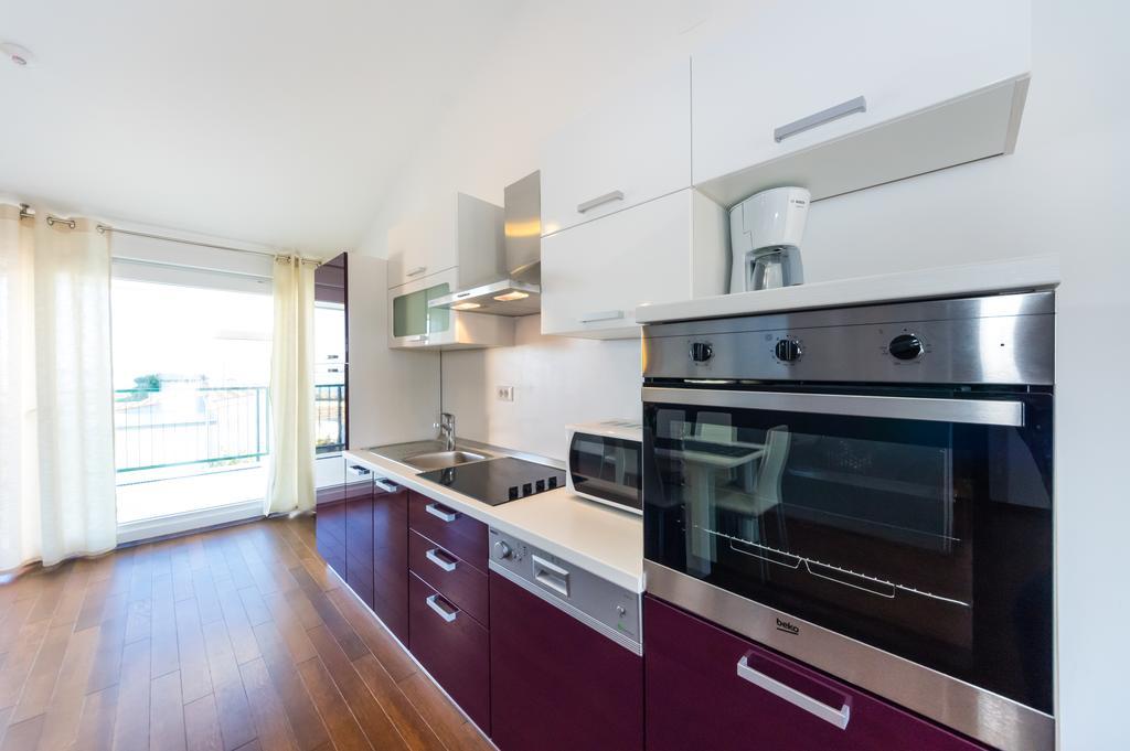 נין Queen Beach Apartments מראה חיצוני תמונה