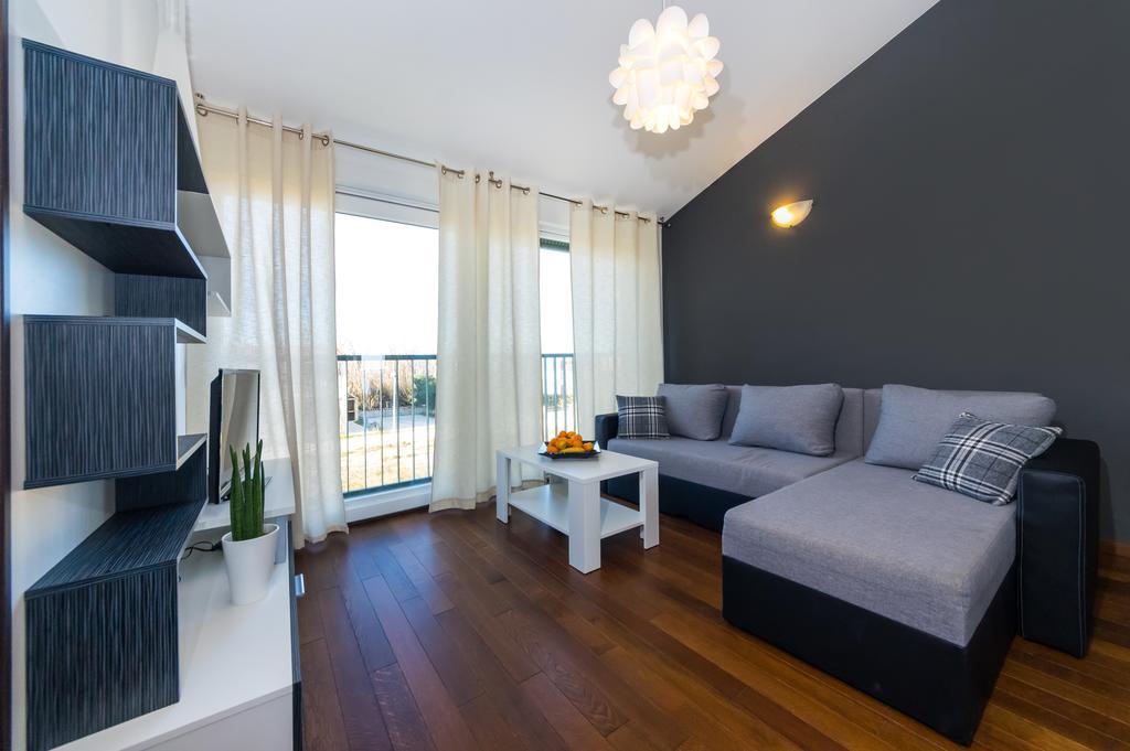נין Queen Beach Apartments מראה חיצוני תמונה