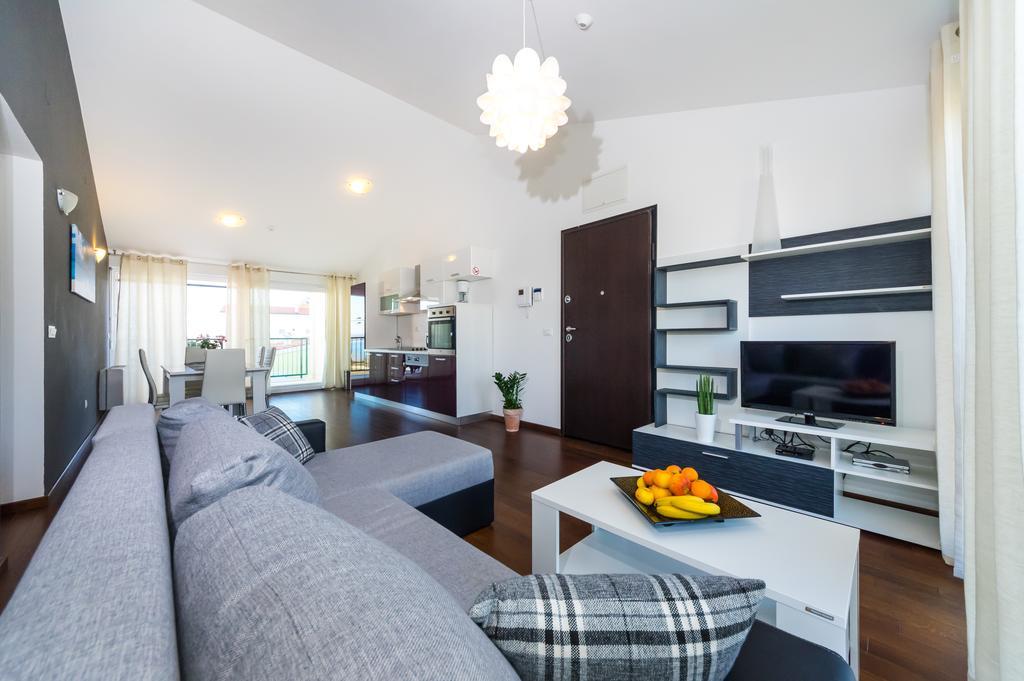 נין Queen Beach Apartments מראה חיצוני תמונה
