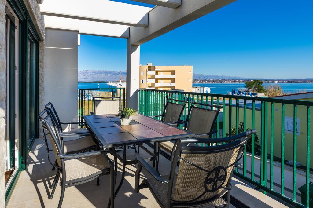 נין Queen Beach Apartments מראה חיצוני תמונה