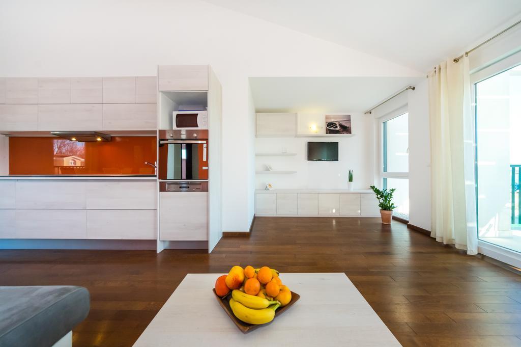 נין Queen Beach Apartments מראה חיצוני תמונה