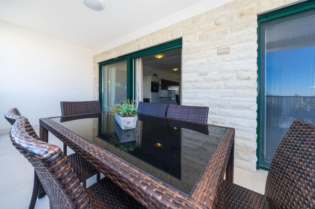 נין Queen Beach Apartments מראה חיצוני תמונה