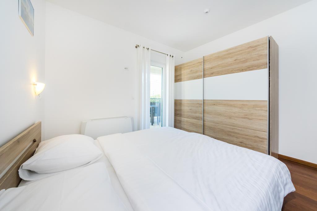 נין Queen Beach Apartments מראה חיצוני תמונה