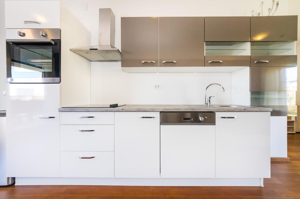 נין Queen Beach Apartments מראה חיצוני תמונה