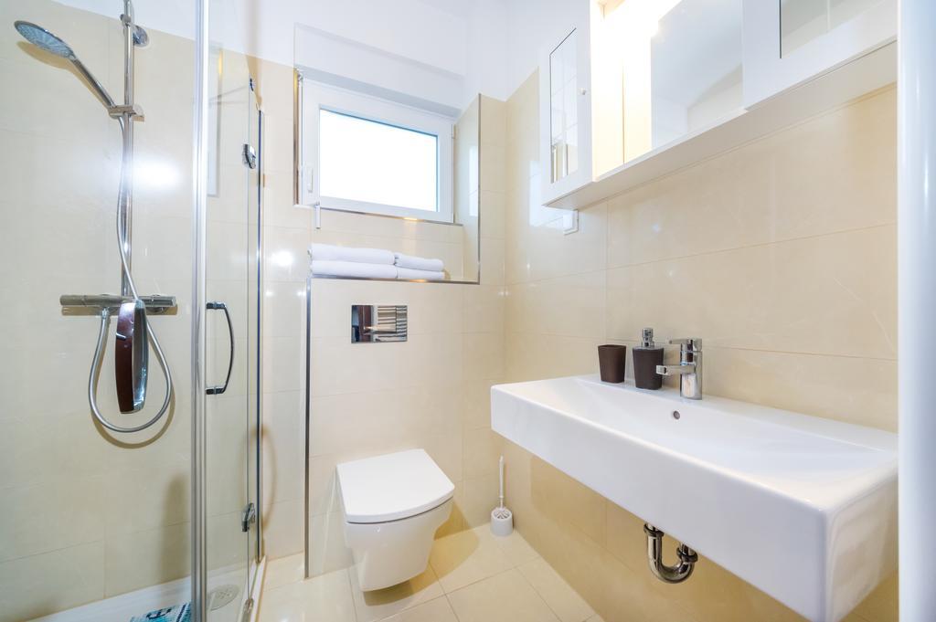 נין Queen Beach Apartments מראה חיצוני תמונה