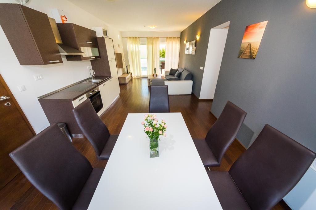 נין Queen Beach Apartments מראה חיצוני תמונה